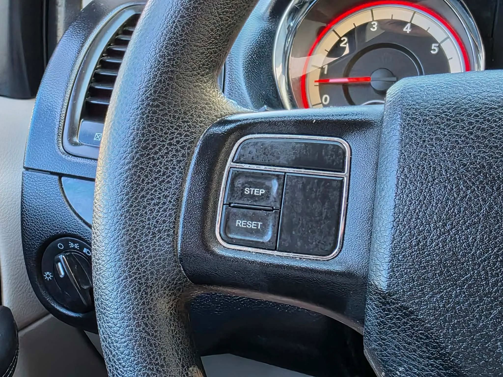 Used 2018 Dodge Grand Caravan SE image 20