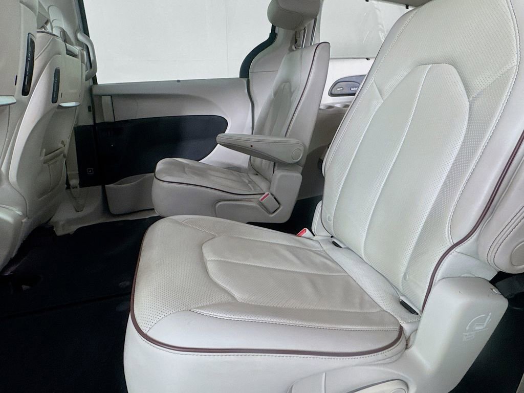 Used 2019 Chrysler Pacifica Limited w/ Tire & Wheel Group image 25