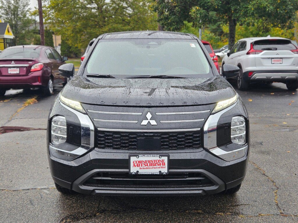 New 2025 Mitsubishi Outlander ES image 8