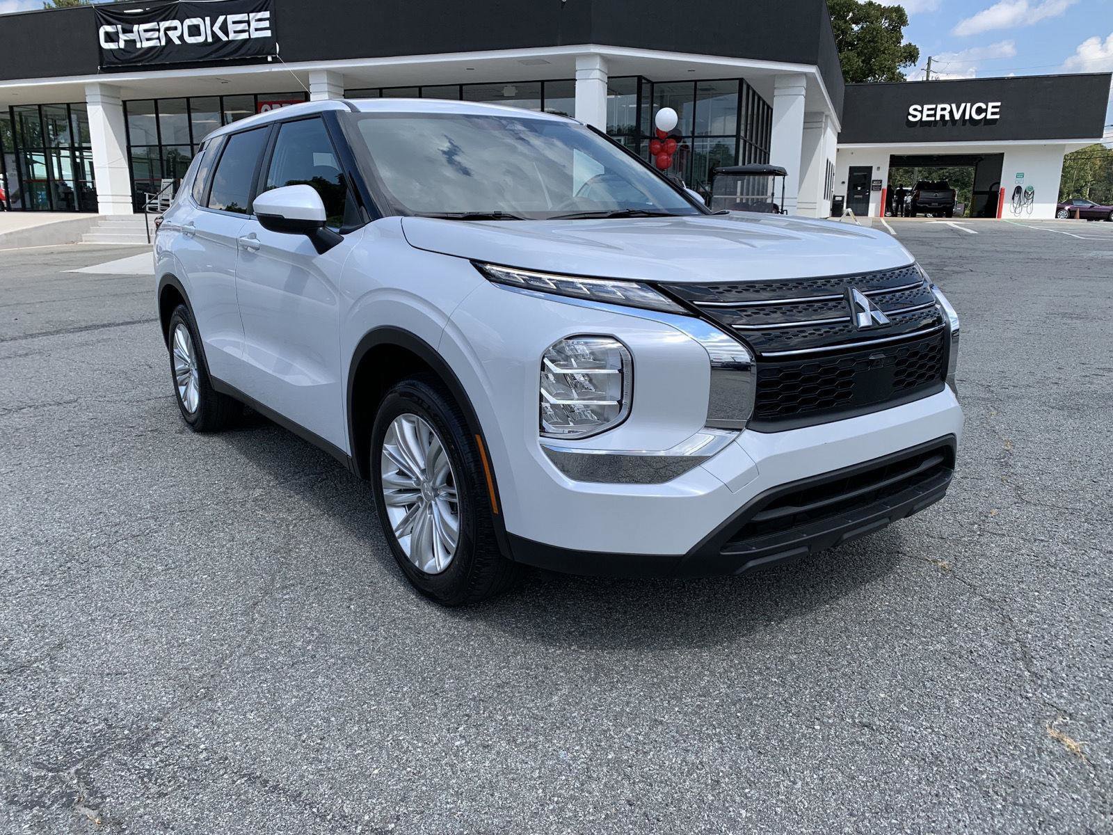 Used 2024 Mitsubishi Outlander ES