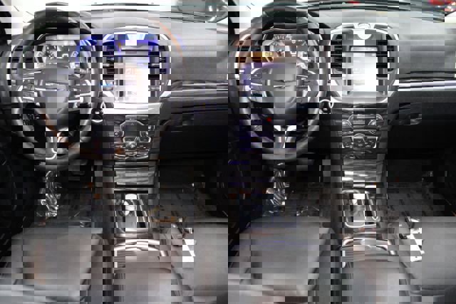 Used 2016 Chrysler 300 Limited image 2