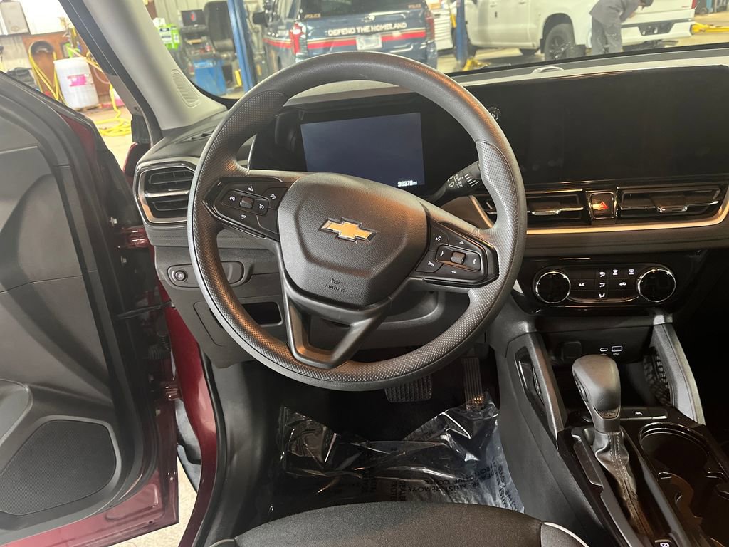 Used 2025 Chevrolet TrailBlazer LT FWD image 14