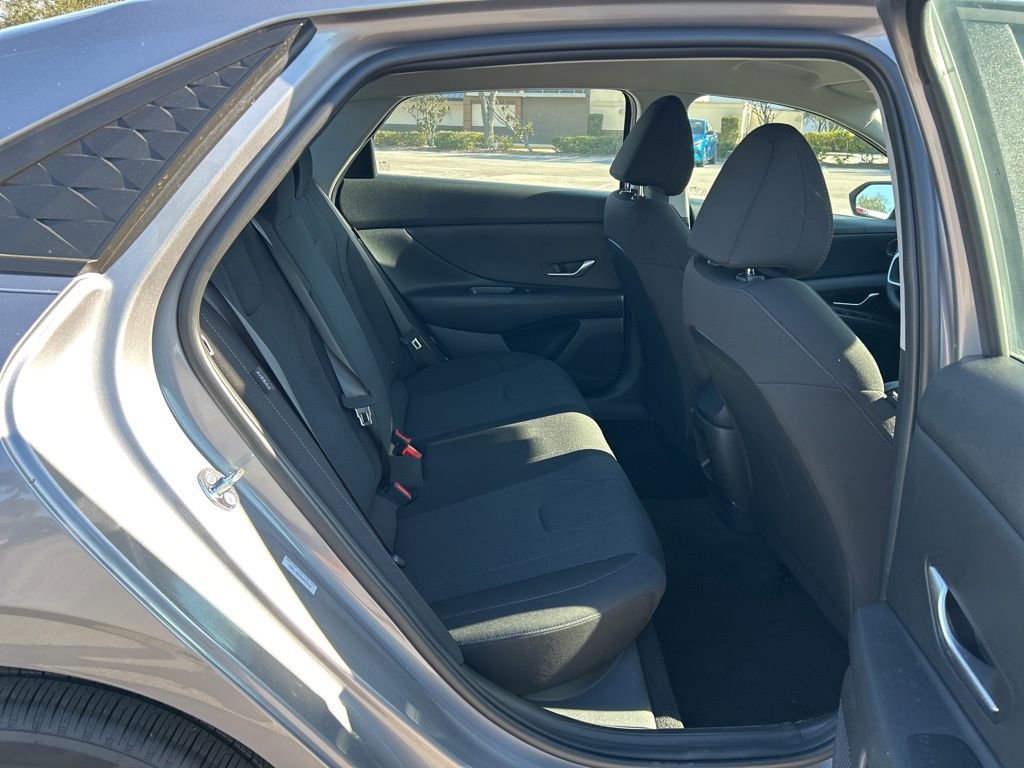 Used 2025 Hyundai Elantra SE image 42