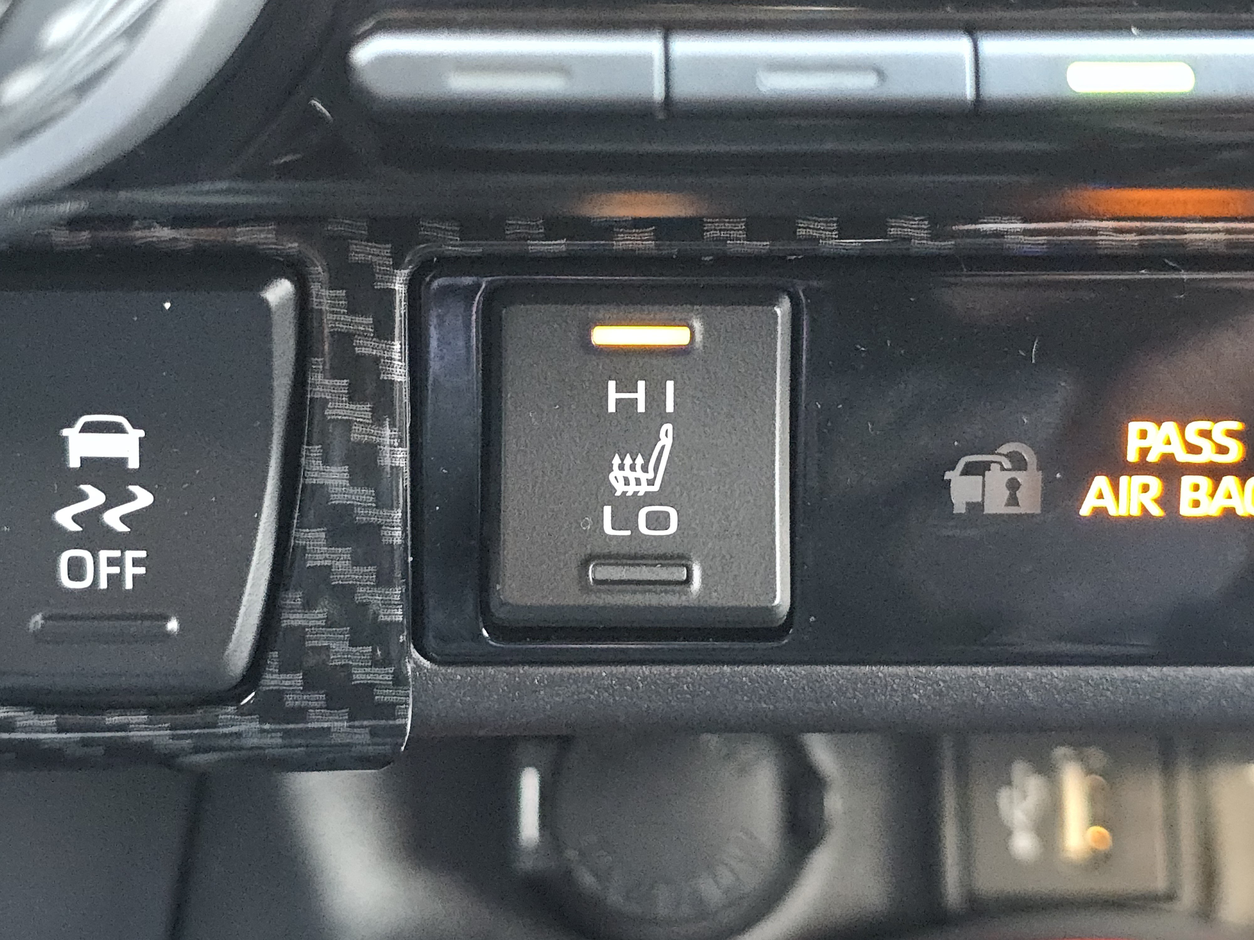 Used 2025 Toyota RAV4 XLE Premium w/ Weather Package AWD/4WD image 11