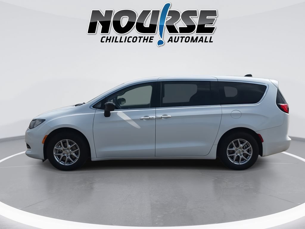 Used 2024 Chrysler Voyager LX FWD image 5
