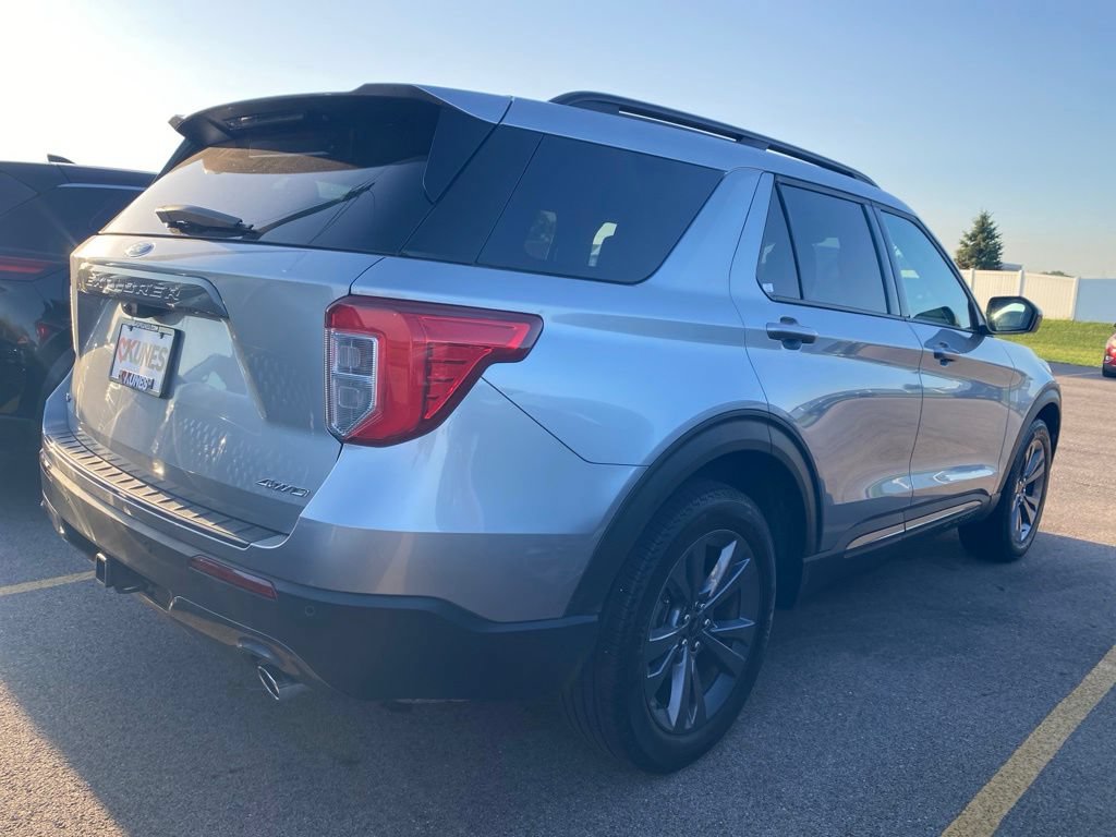 Used 2023 Ford Explorer XLT w/ Equipment Group 202A AWD/4WD image 10
