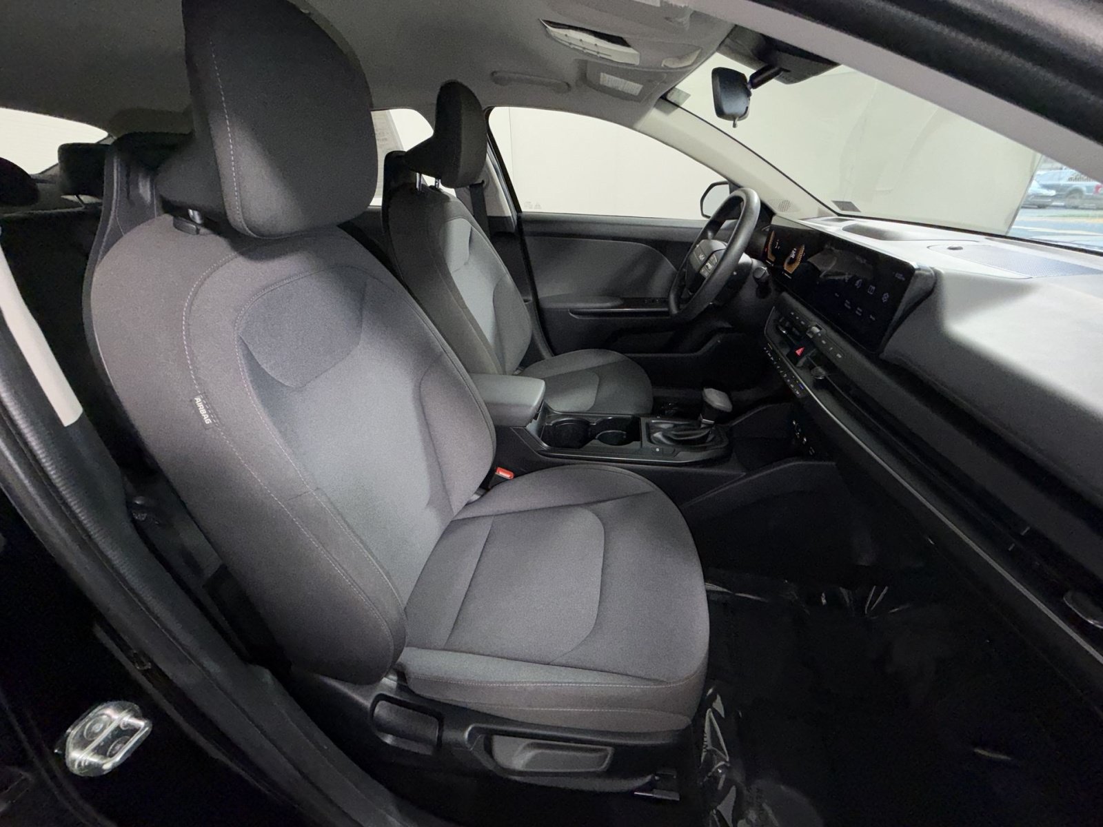 Used 2025 Kia K4 FWD image 25
