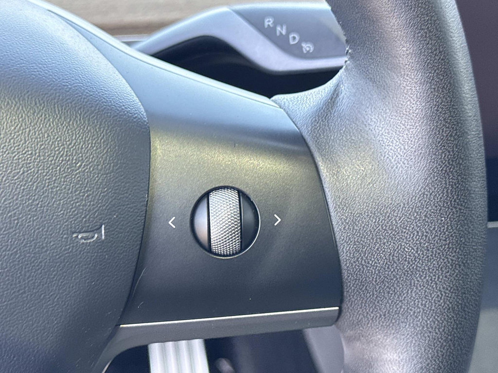 Used 2022 Tesla Model Y Performance AWD/4WD image 9