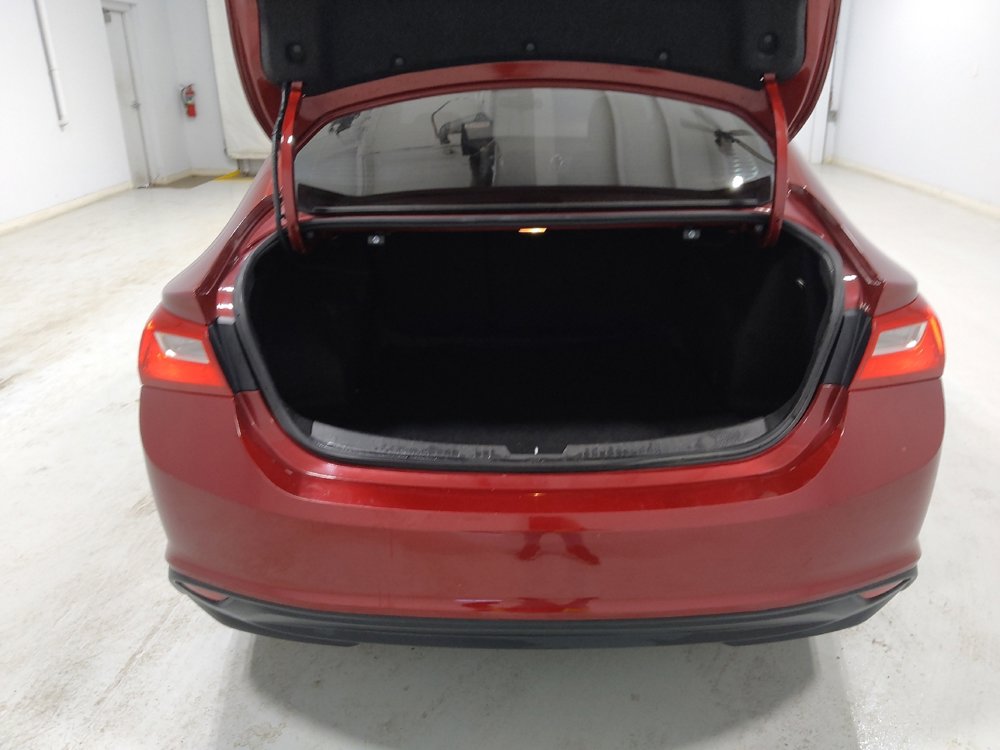 Used 2017 Chevrolet Malibu LT image 29
