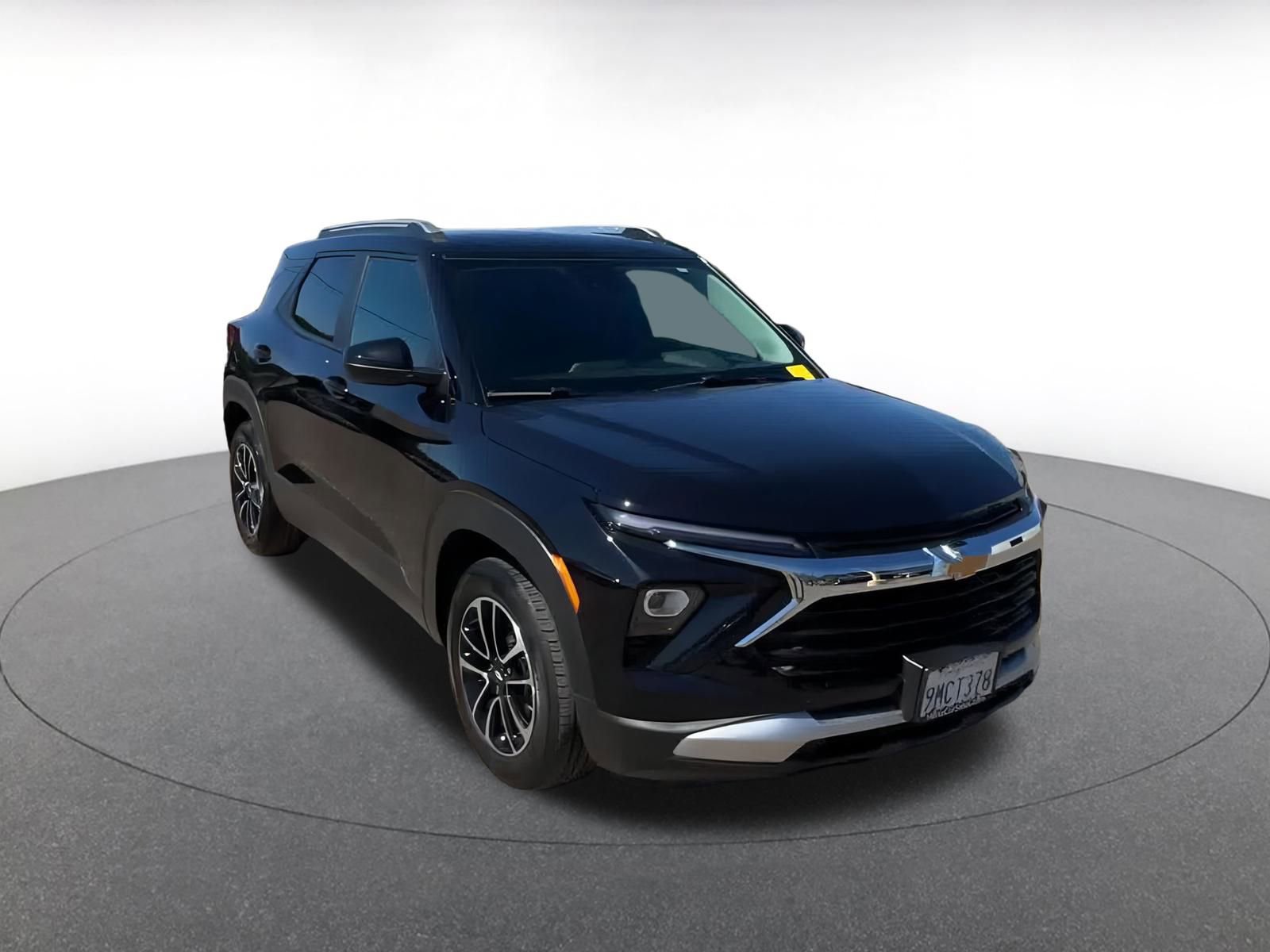 Used 2024 Chevrolet TrailBlazer LT w/ Driver Confidence Package image 3