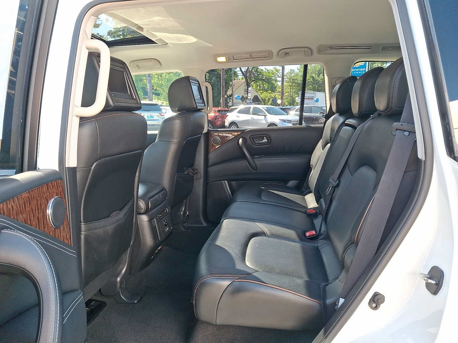Used 2017 Nissan Armada Platinum w/ Interior Lighting Package AWD/4WD image 9