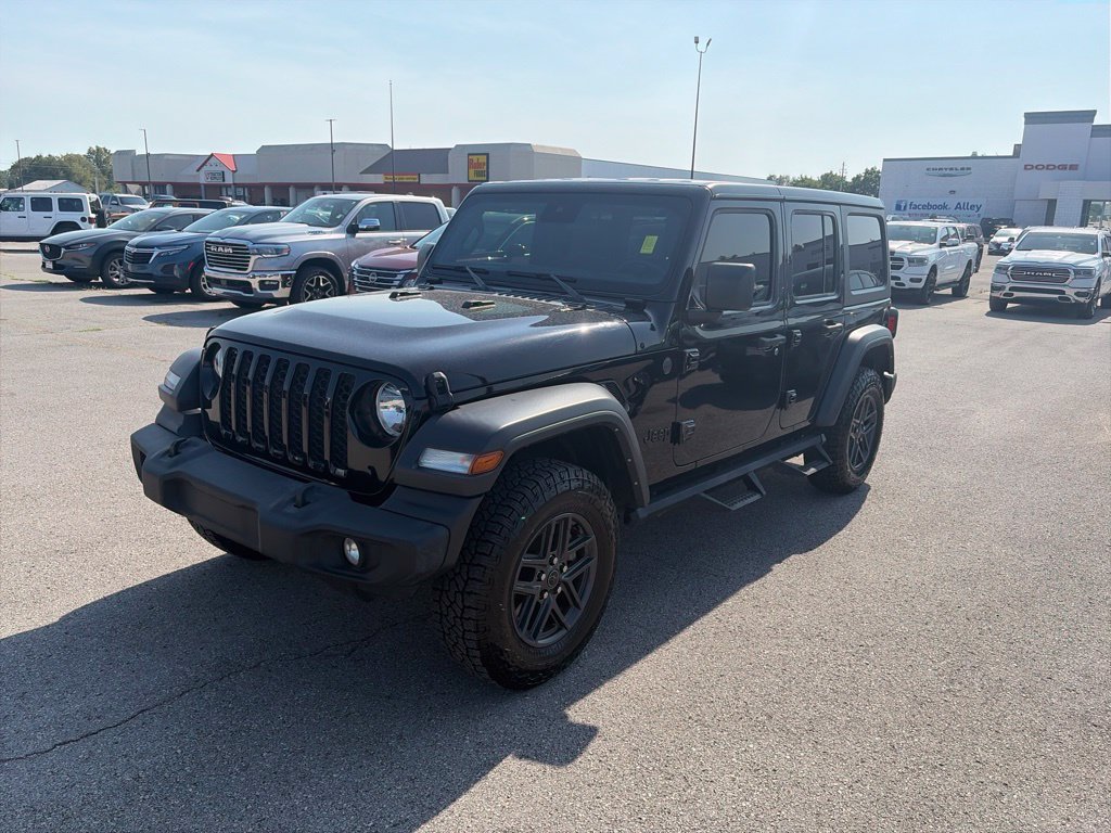 Used 2024 Jeep Wrangler Unlimited Sport AWD/4WD image 2