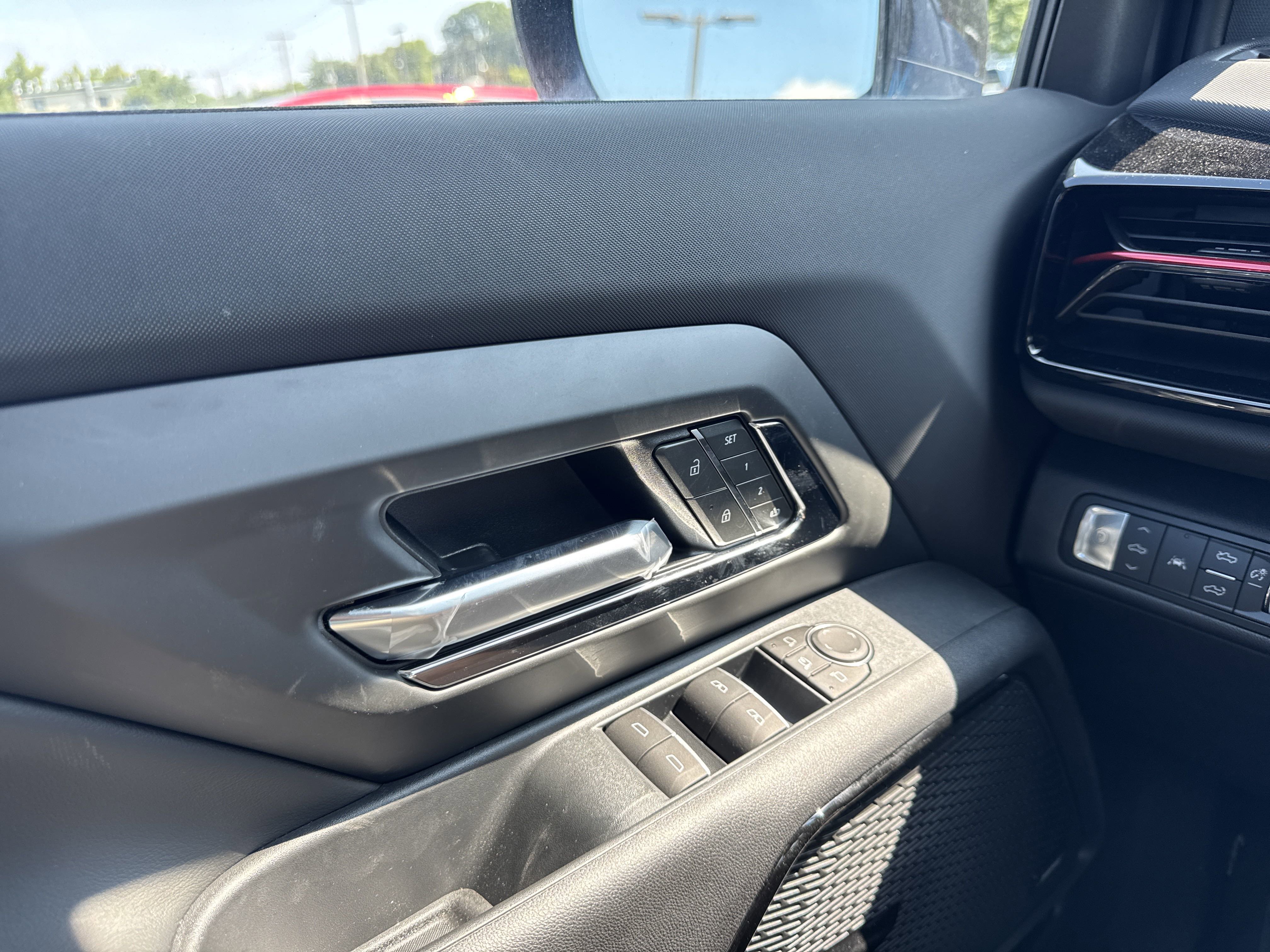 New 2025 Chevrolet Silverado EV RST image 27