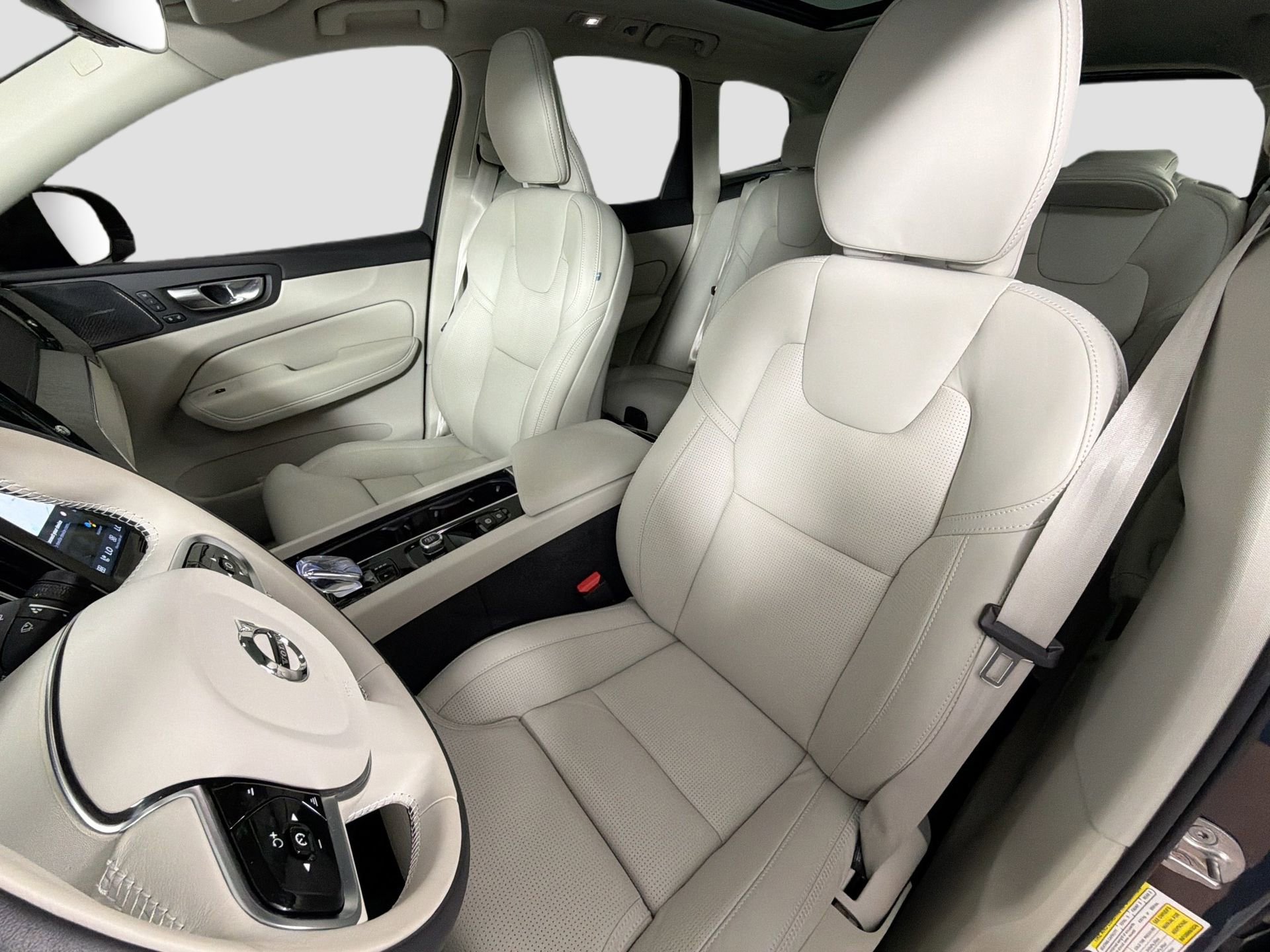 Certified 2025 Volvo XC60 B5 Ultra w/ Protection Package Premier image 22