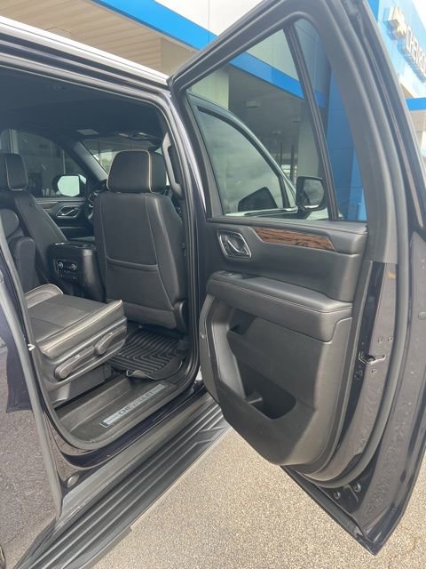 Used 2023 Chevrolet Suburban Premier AWD/4WD image 15
