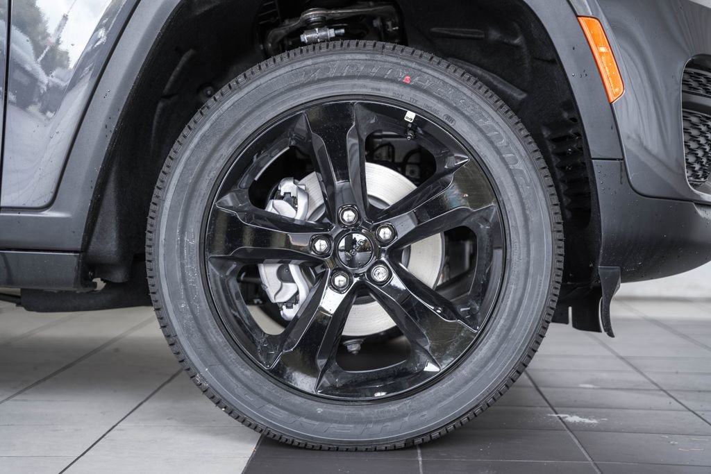 New 2025 Jeep Grand Cherokee Altitude image 16