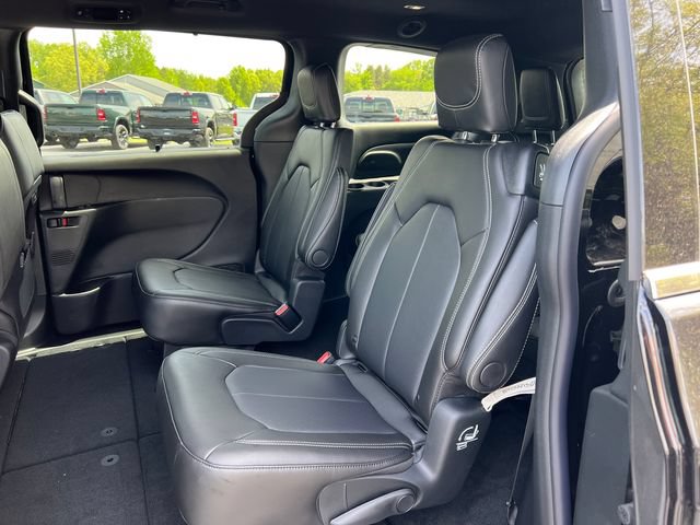 New 2027 Chrysler Pacifica Select w/ Family Tech Group AWD/4WD image 5