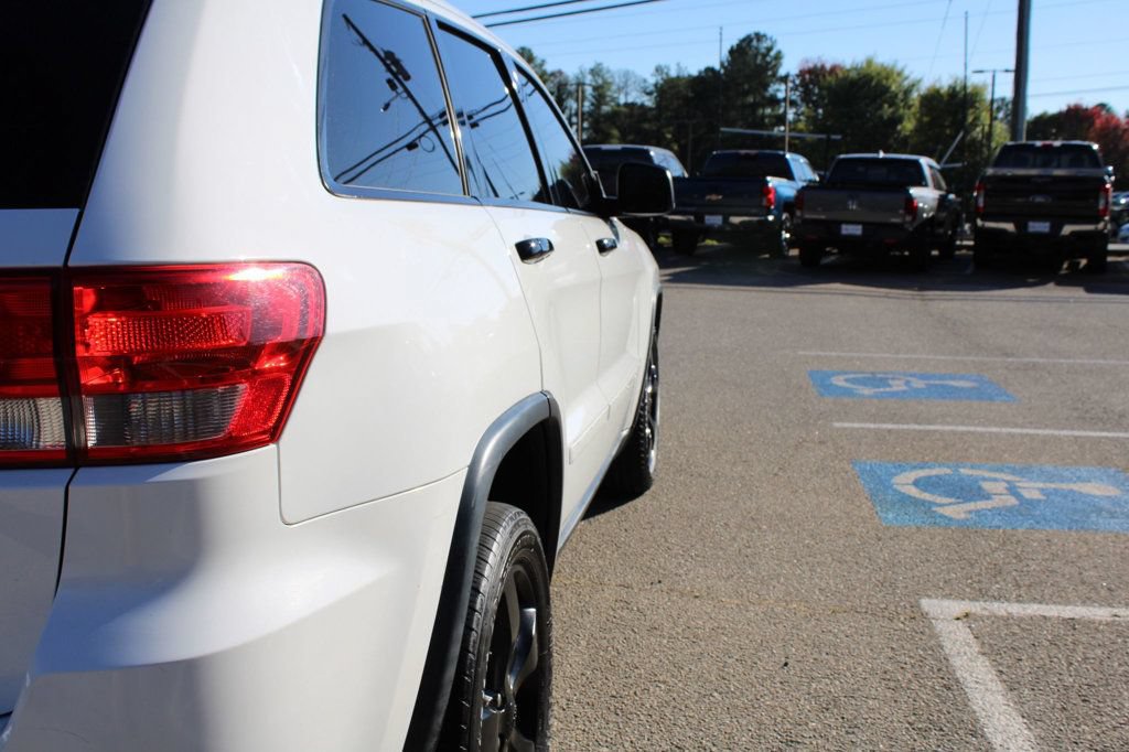 Used 2013 Jeep Grand Cherokee Overland RWD image 34