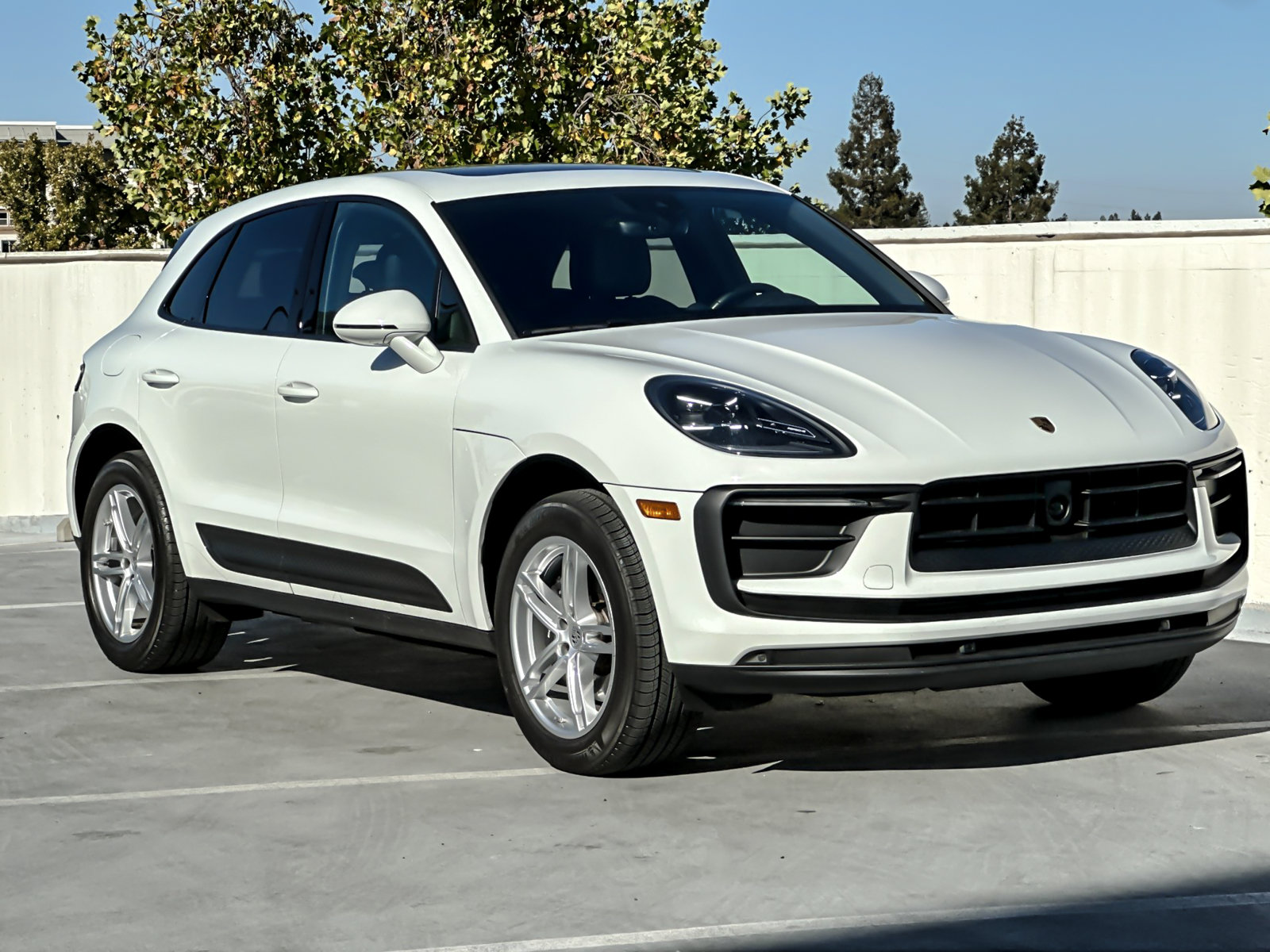 Certified 2026 Porsche Macan AWD/4WD image 11