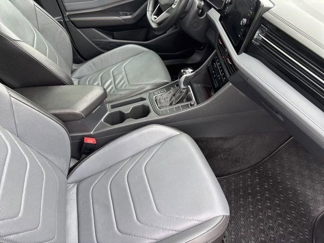 Used 2025 Volkswagen Jetta SEL FWD image 36
