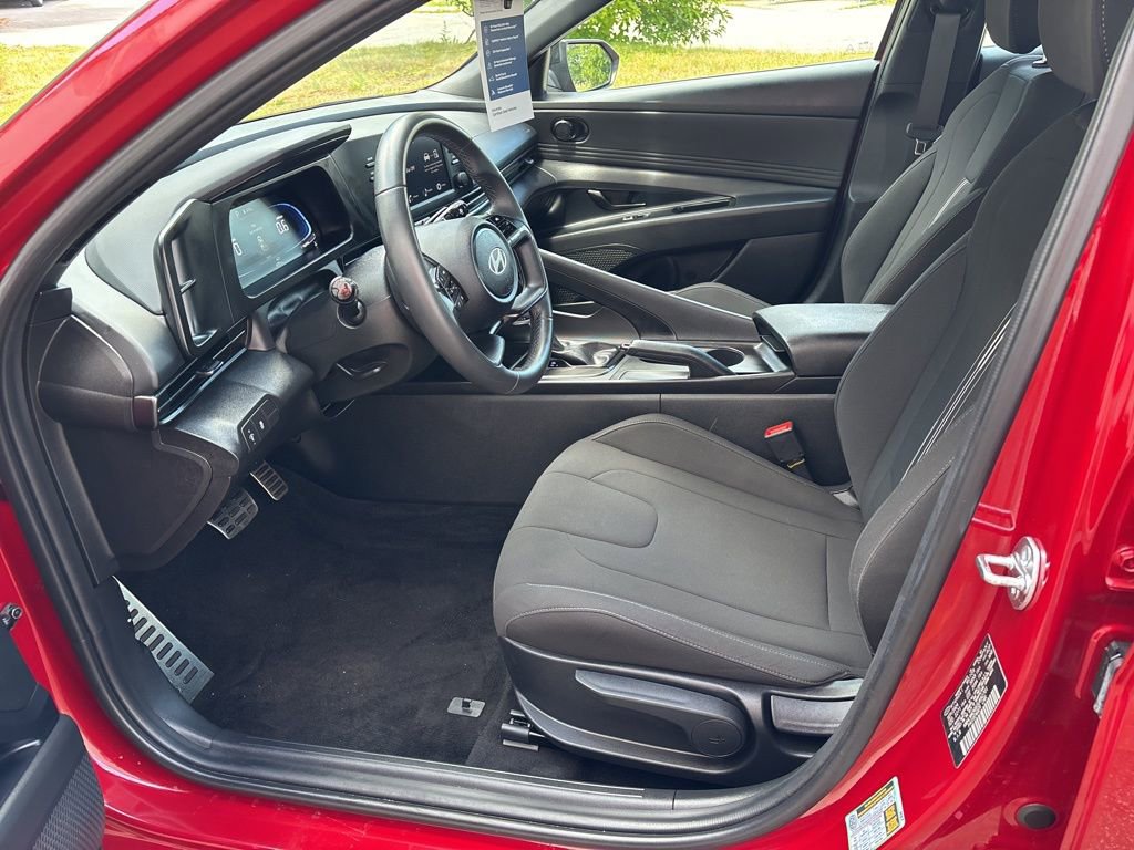 Used 2025 Hyundai Elantra Sport image 10