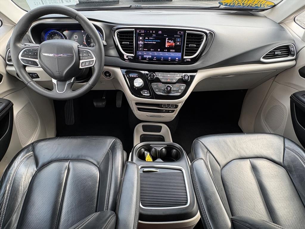 Used 2022 Chrysler Pacifica Touring-L image 12