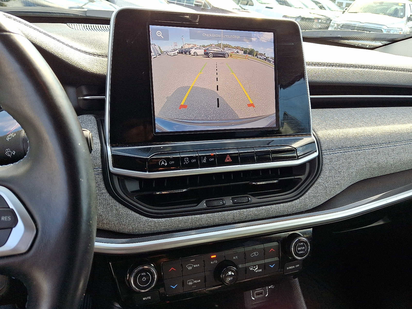 Certified 2022 Jeep Compass Latitude w/ Convenience Group image 18