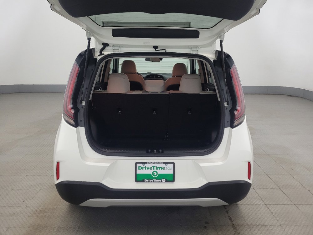 Used 2025 Kia Soul LX w/ LX Technology Package FWD image 29