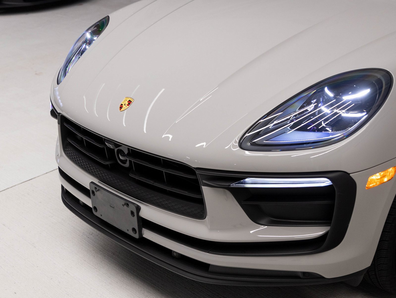 Used 2025 Porsche Macan image 33