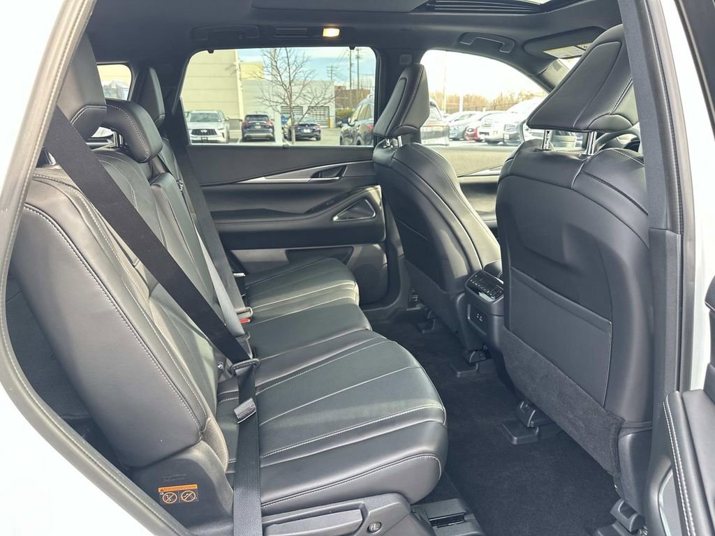 Certified 2025 INFINITI QX60 Luxe w/ Black Edition image 36