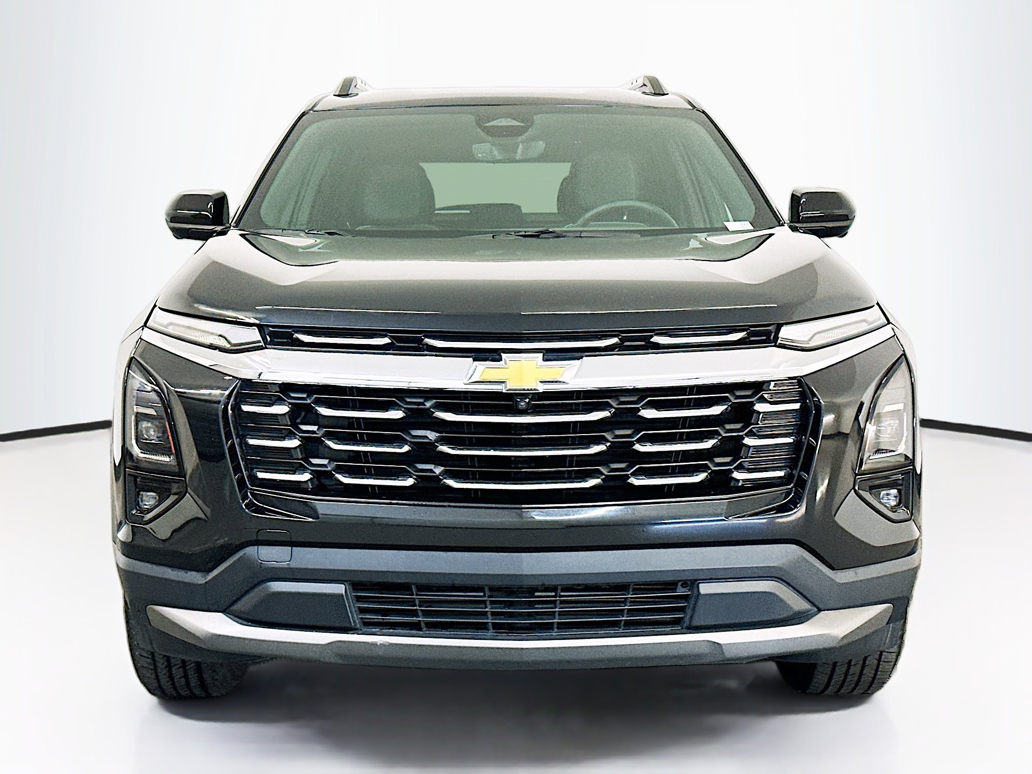 Used 2025 Chevrolet Equinox LT w/ Convenience Package II image 2