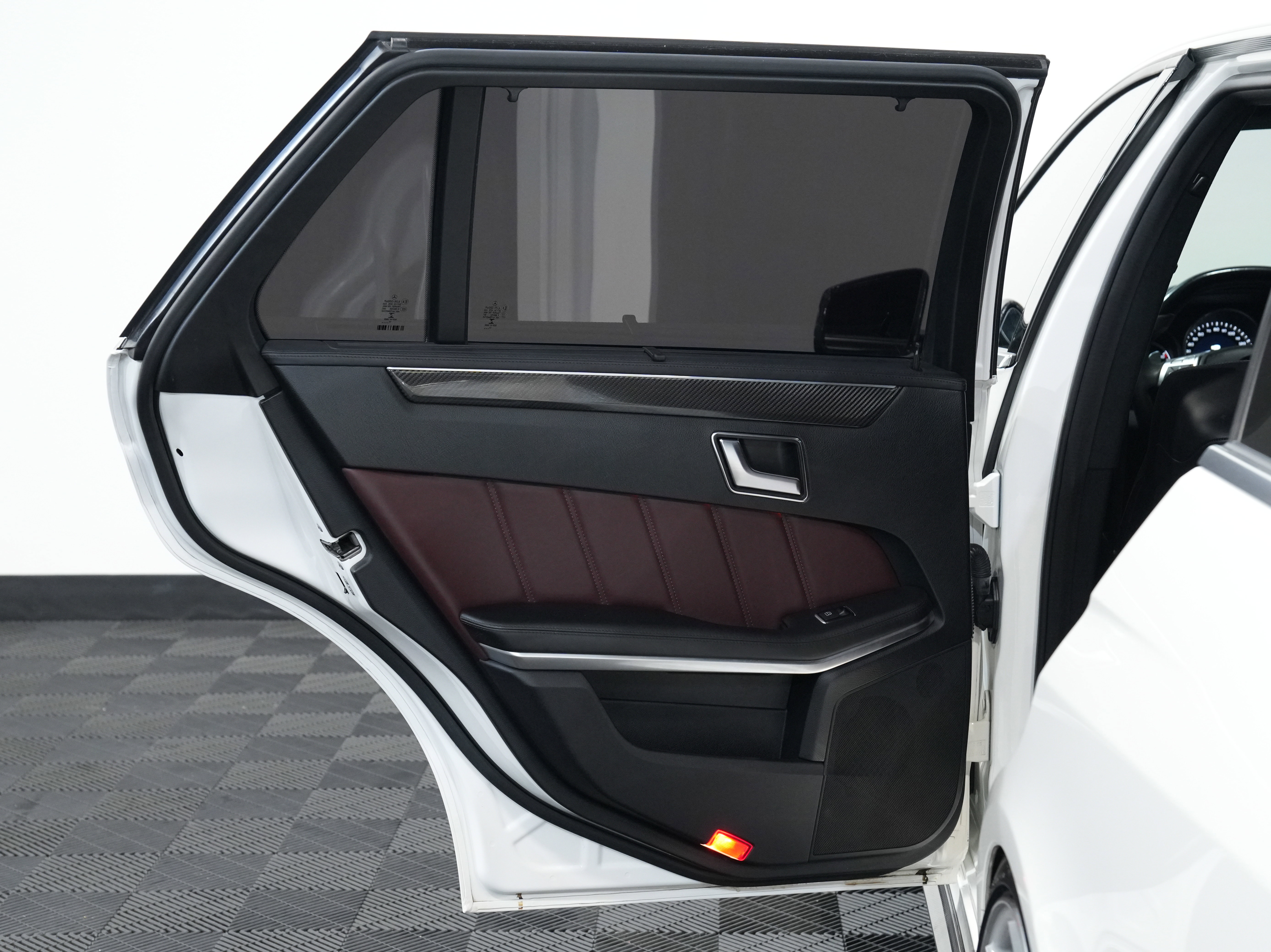 Used 2014 Mercedes-Benz E 63 AMG S-Model image 32