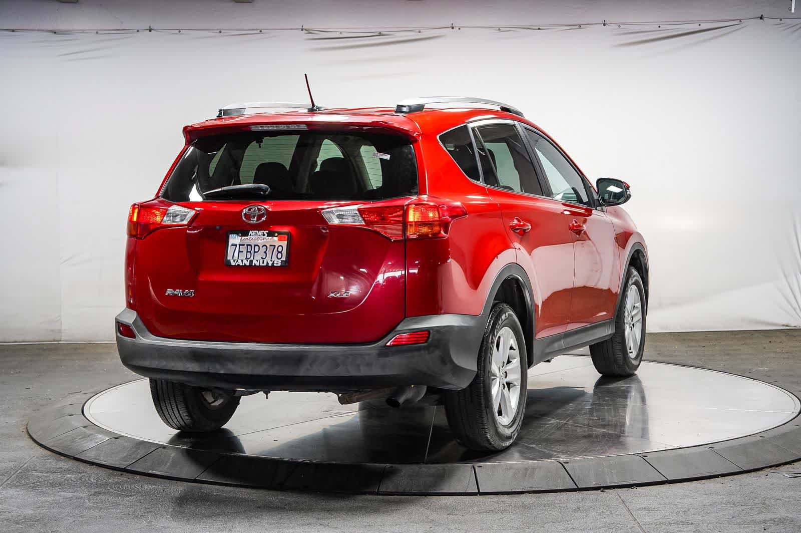 Used 2014 Toyota RAV4 XLE w/ Preferred Accessory Package FWD image 4