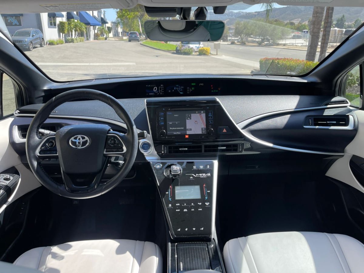 Used 2016 Toyota Mirai FWD image 11