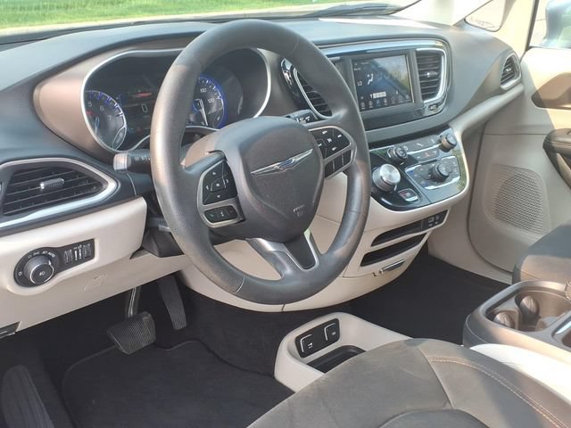 Used 2018 Chrysler Pacifica Touring Plus FWD image 7