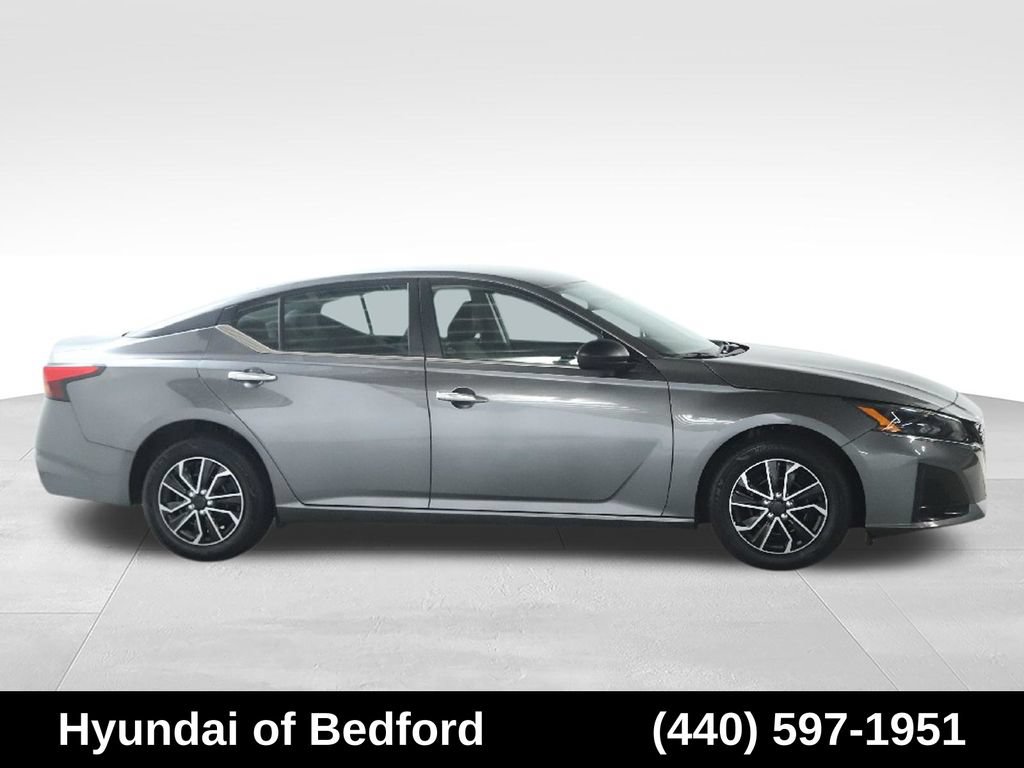 Used 2024 Nissan Altima 2.5 S FWD image 12
