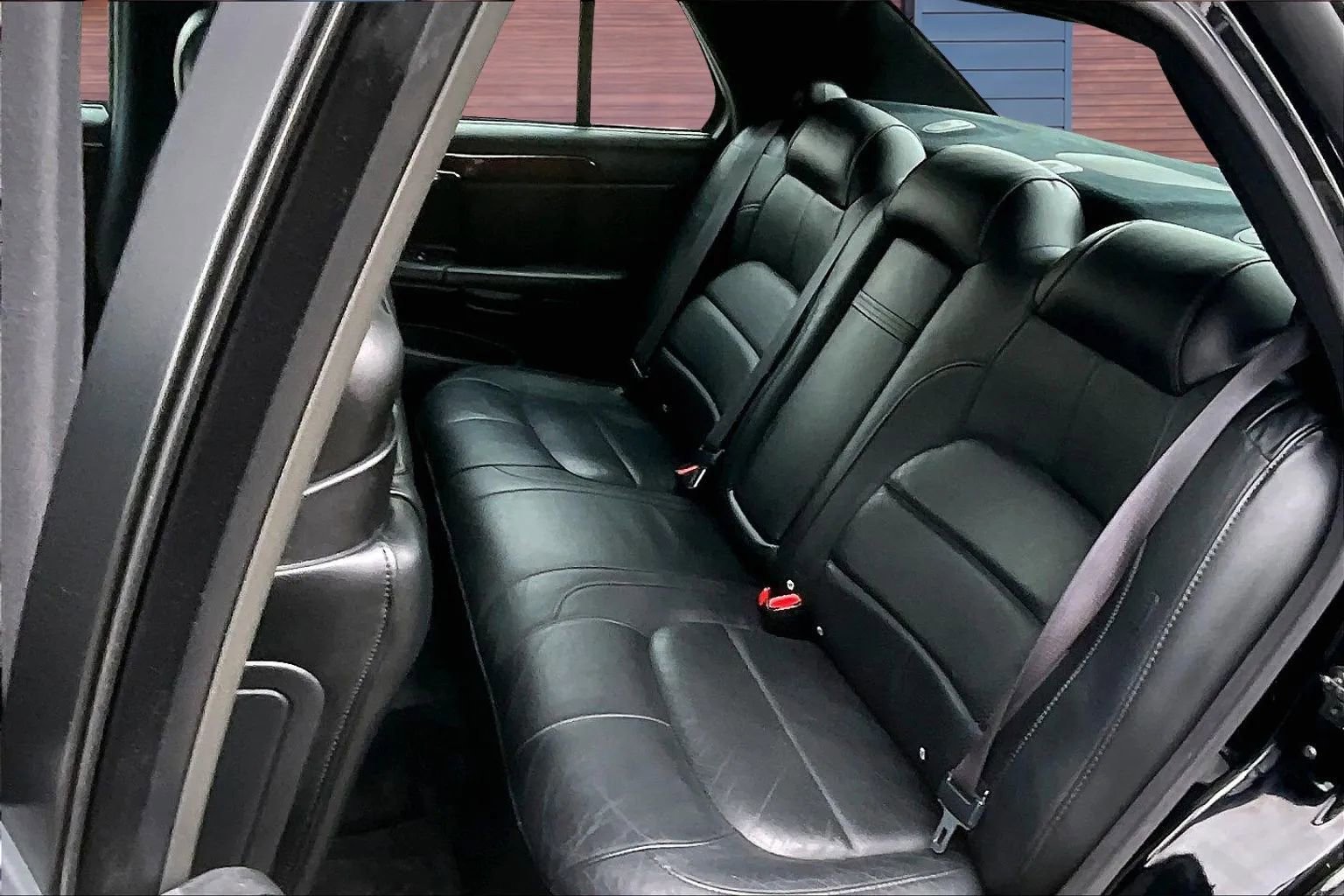 Used 2002 Cadillac De Ville DTS w/ Premium Equipment Pkg image 24