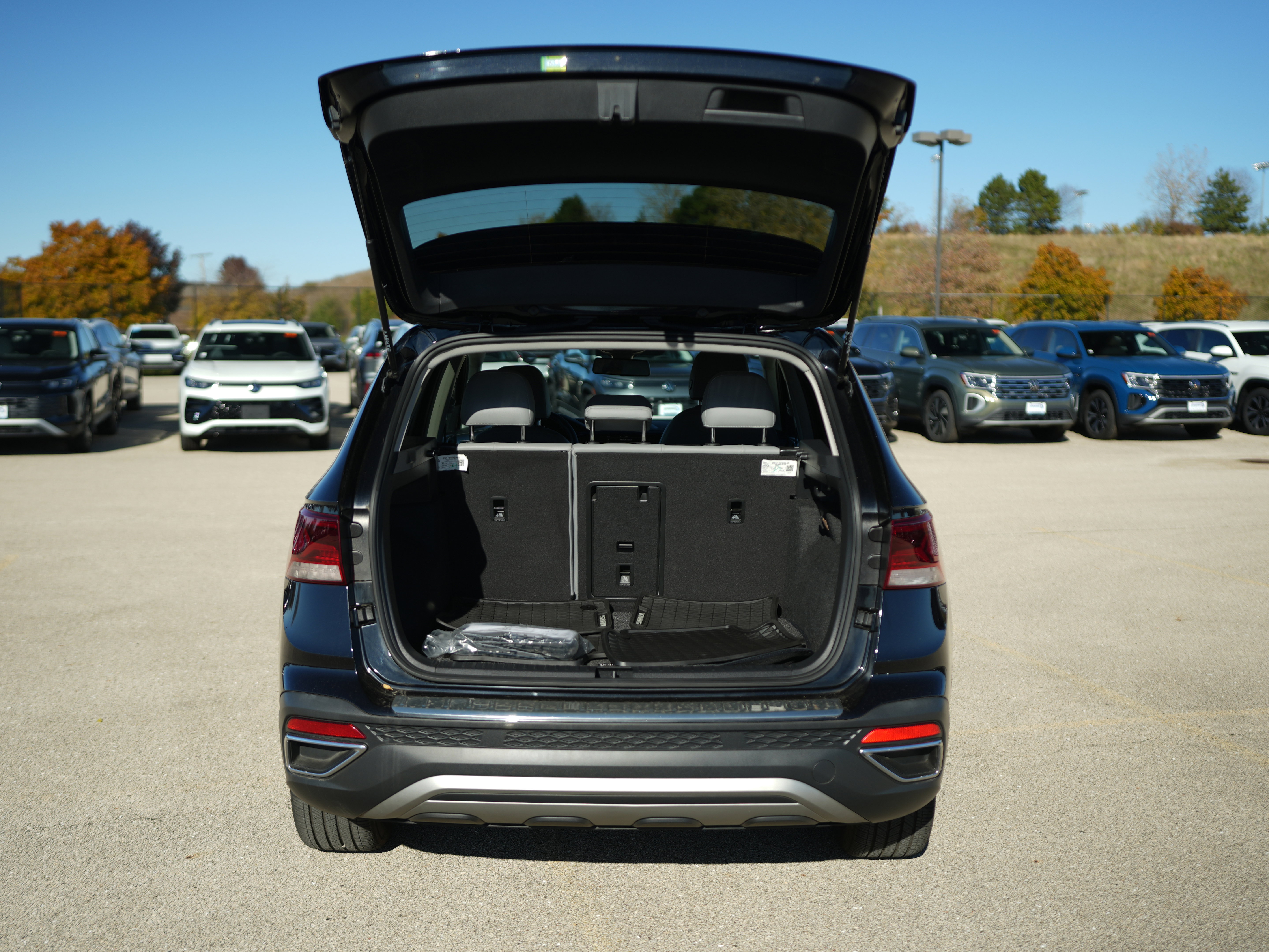 Used 2022 Volkswagen Taos SE w/ IQ.Drive SE Package image 7