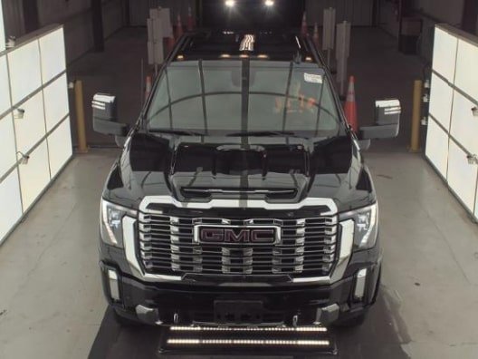 Used 2024 GMC Sierra 3500 Denali image 2