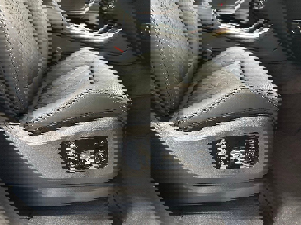 Used 2026 BMW X5 xDrive50e image 57