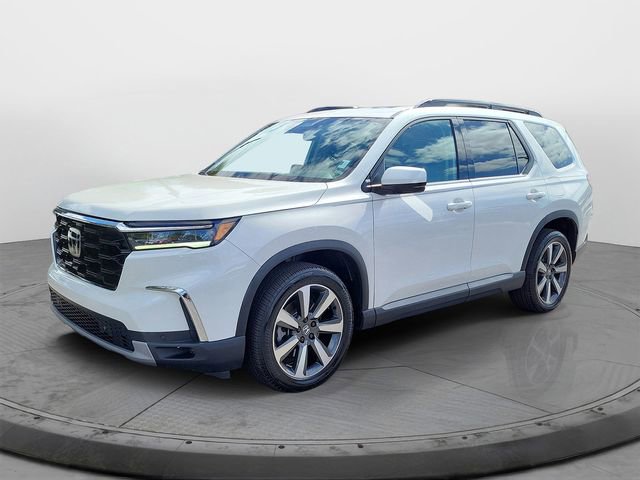 Certified 2024 Honda Pilot Touring image 3