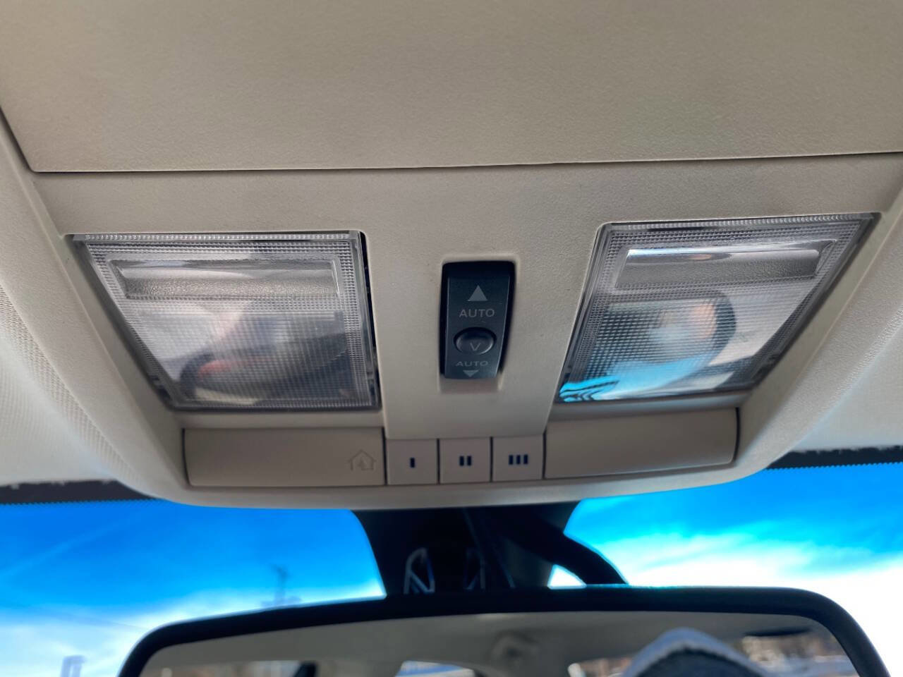 Used 2008 Chrysler 300 C w/ Protection Group II image 41