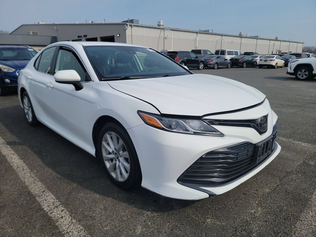 Used 2020 Toyota Camry LE FWD image 3