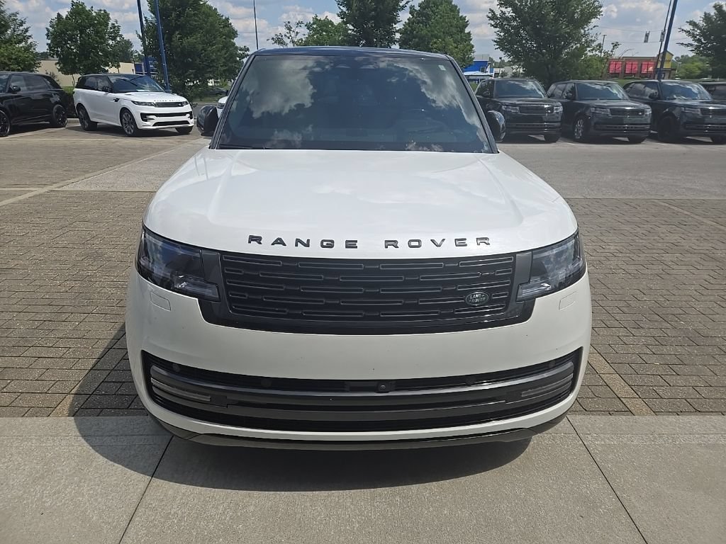 Certified 2025 Land Rover Range Rover SE AWD/4WD image 2