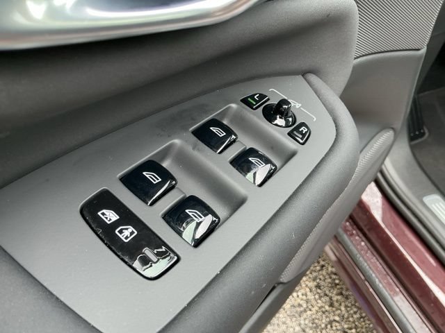 Certified 2025 Volvo XC90 B5 Plus AWD/4WD image 25