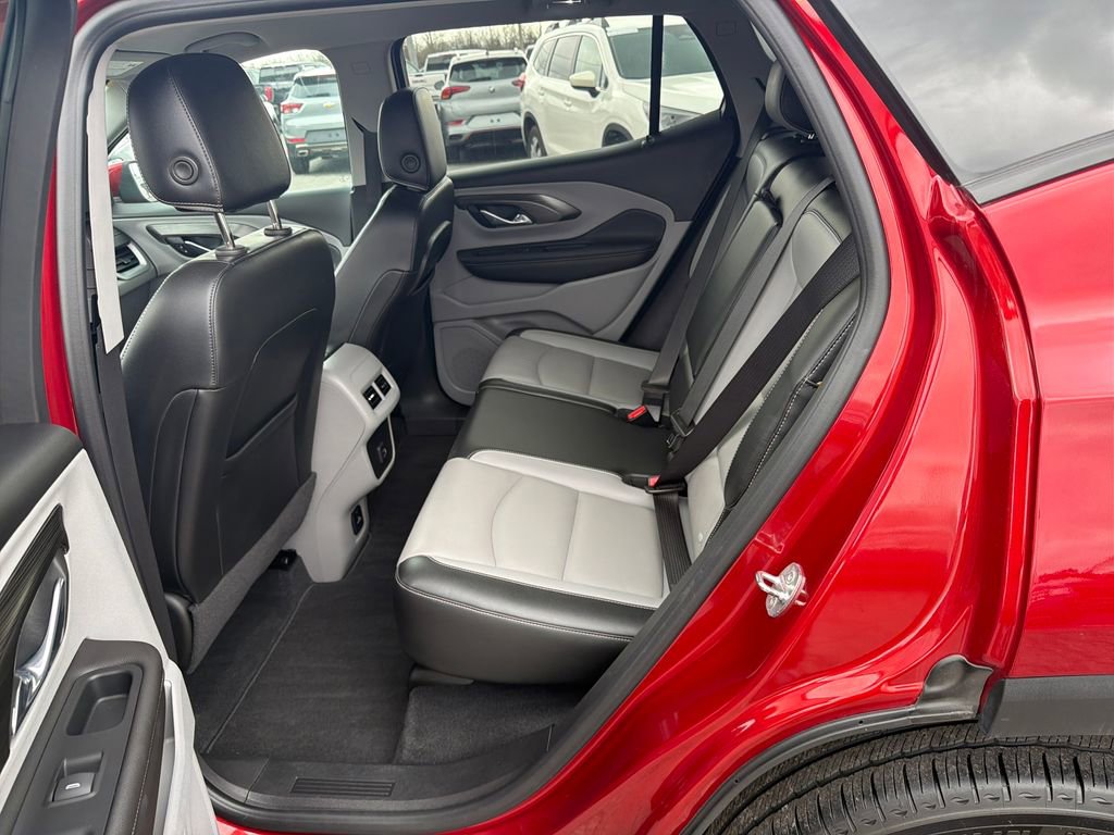 Used 2023 GMC Terrain SLT image 25