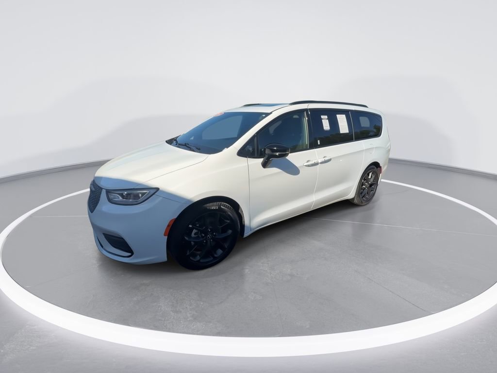 Used 2025 Chrysler Pacifica Limited FWD image 4