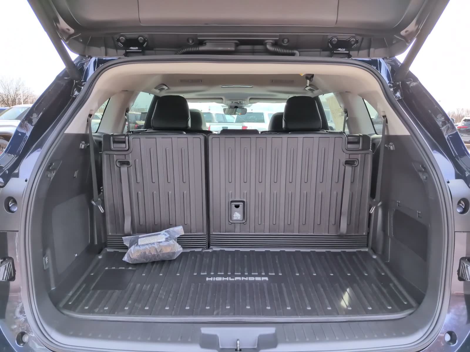 New 2026 Toyota Highlander Limited image 13