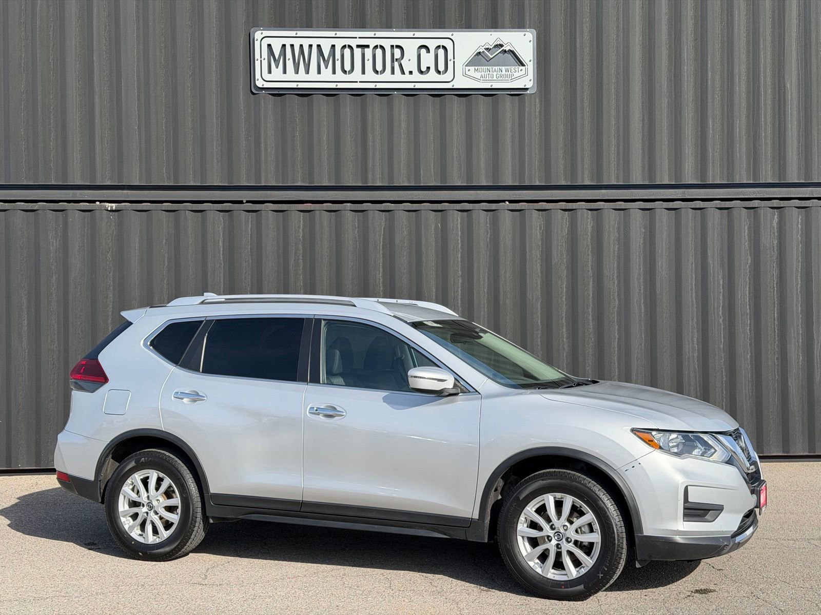 Used 2020 Nissan Rogue SV AWD/4WD image 1