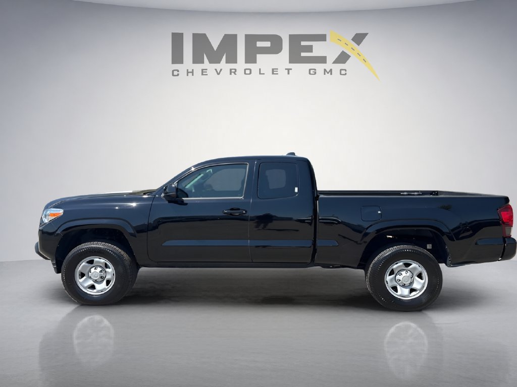 Used 2023 Toyota Tacoma SR AWD/4WD image 2